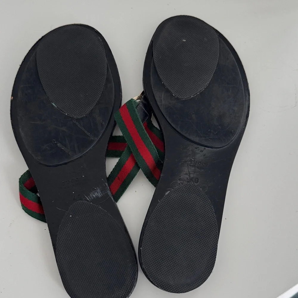 Gucci Black Flip Flops with Red and Green Straps - Picture 5 of 11